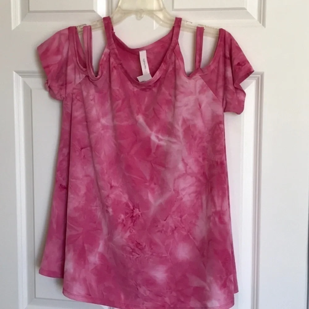 HONEYME Cold Shoulder Top - Picture 1 of 6